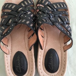 CLARKS ARTISAN SANDALS 6 1/2 M.  Black